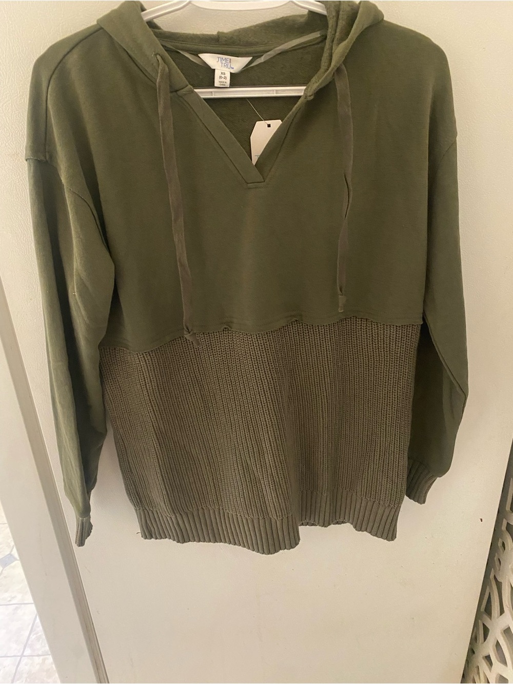 Women’s Time and Tru Olive Green Pullover Hoodie